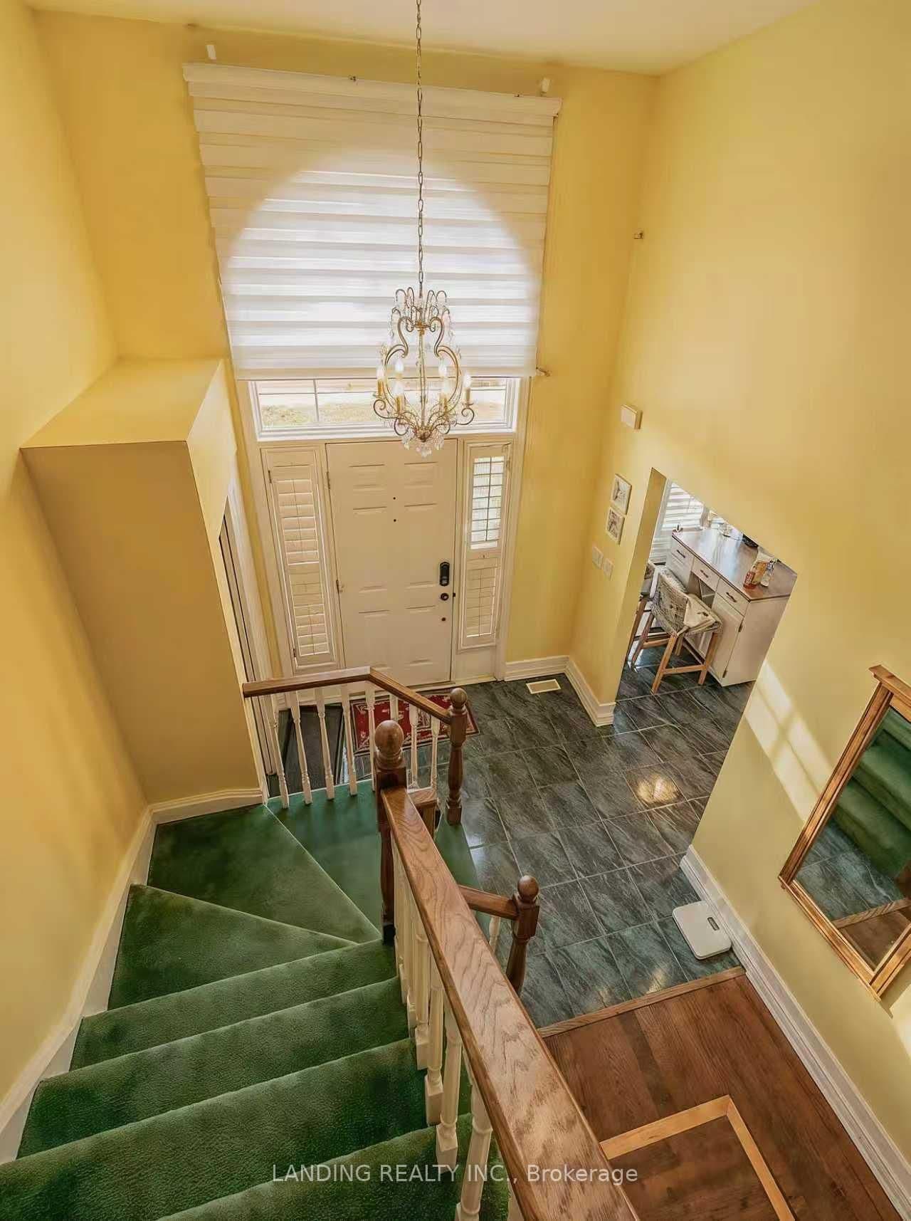 Semi-Detached at 32 Red Haven Drive, Grimsby, ON - Photo 9 - RE/MAX Garden City Realty