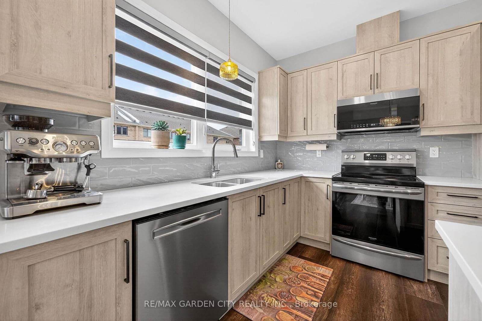 Att/Row/Townhouse at 32 Jayla Lane, West Lincoln, ON - Photo 9 - RE/MAX Garden City Realty