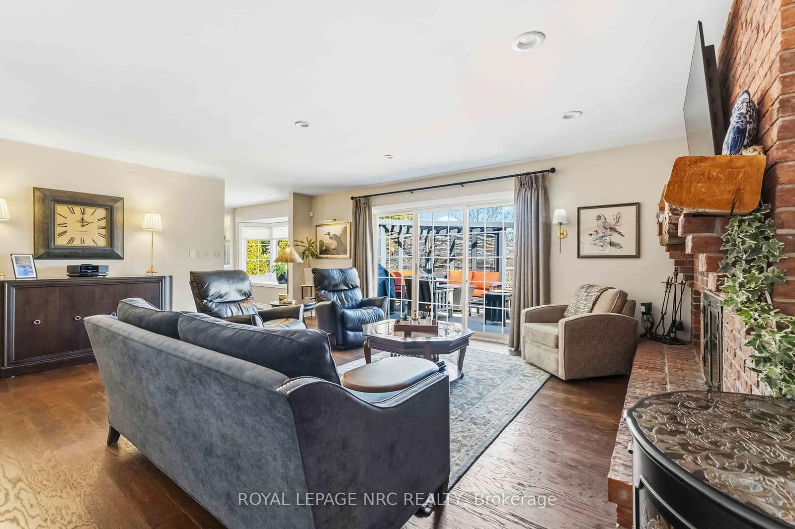 Detached at 3 Petronella Parkway, Pelham, ON - Photo 12 - RE/MAX Garden City Realty