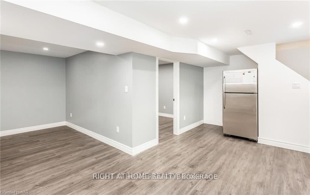 Detached at Lower- 70 Barron Street, Welland, ON - Photo 10 - RE/MAX Garden City Realty