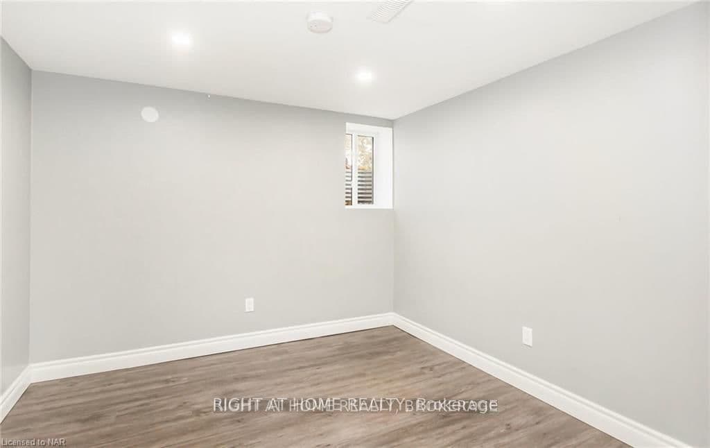 Detached at Lower- 70 Barron Street, Welland, ON - Photo 11 - RE/MAX Garden City Realty