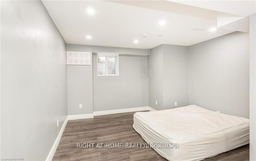 Detached at Lower- 70 Barron Street, Welland, ON - Photo 12 - RE/MAX Garden City Realty