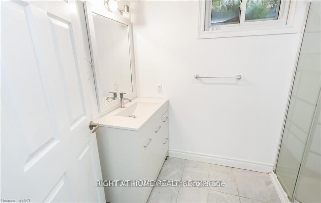 Detached at Lower- 70 Barron Street, Welland, ON - Photo 13 - RE/MAX Garden City Realty