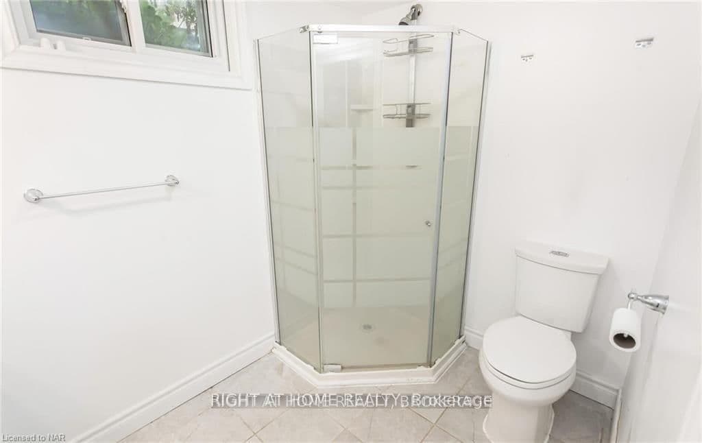 Detached at Lower- 70 Barron Street, Welland, ON - Photo 14 - RE/MAX Garden City Realty