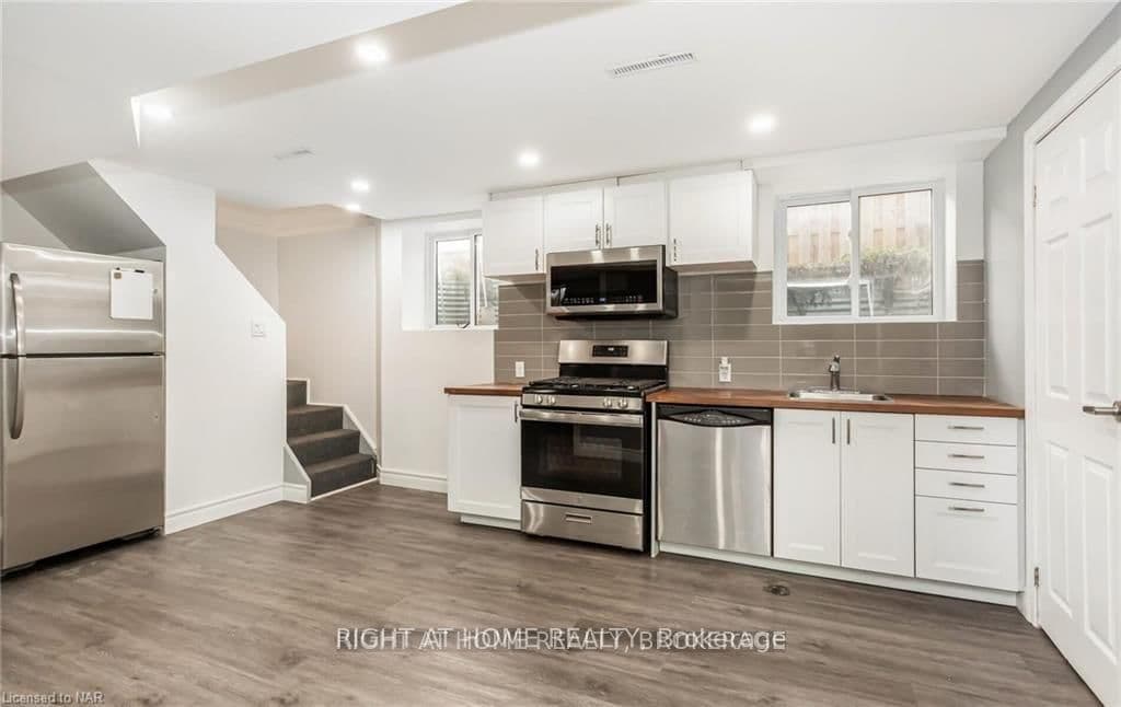 Detached at Lower- 70 Barron Street, Welland, ON - Photo 3 - RE/MAX Garden City Realty