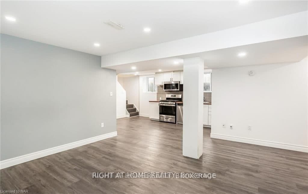 Detached at Lower- 70 Barron Street, Welland, ON - Photo 6 - RE/MAX Garden City Realty