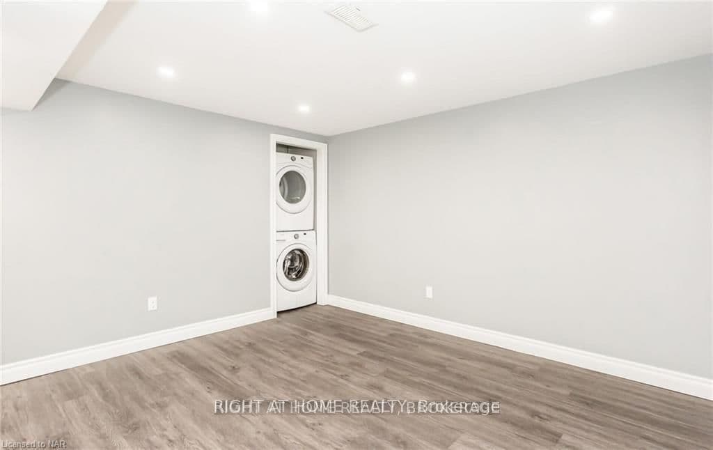 Detached at Lower- 70 Barron Street, Welland, ON - Photo 7 - RE/MAX Garden City Realty