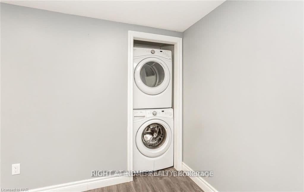 Detached at Lower- 70 Barron Street, Welland, ON - Photo 8 - RE/MAX Garden City Realty