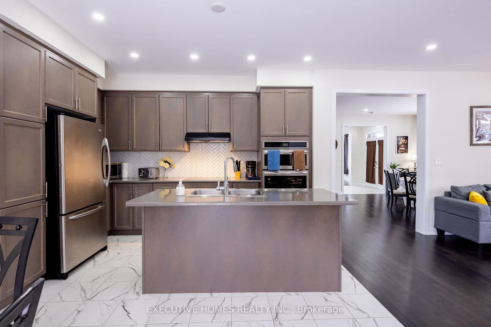 Detached at 91 Higgins Avenue, Thorold, ON - Photo 5 - RE/MAX Garden City Realty