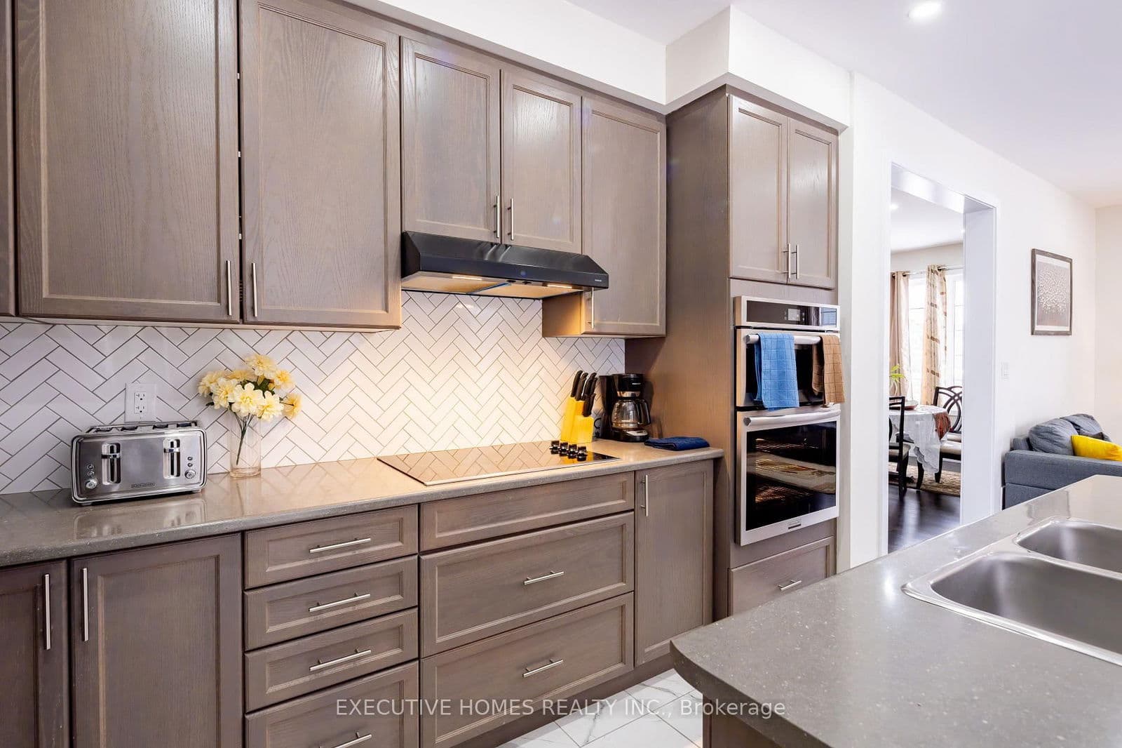 Detached at 91 Higgins Avenue, Thorold, ON - Photo 6 - RE/MAX Garden City Realty