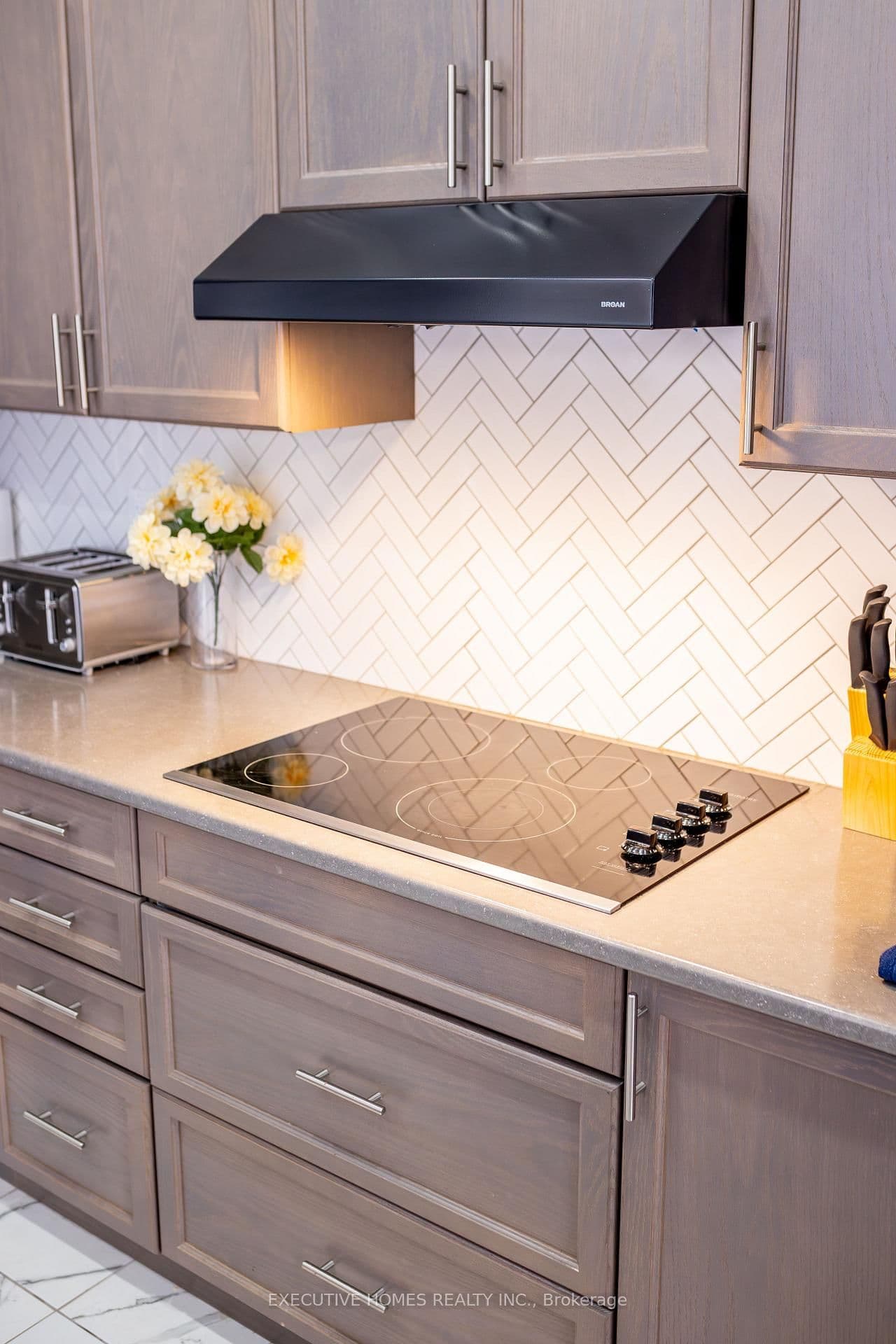 Detached at 91 Higgins Avenue, Thorold, ON - Photo 7 - RE/MAX Garden City Realty