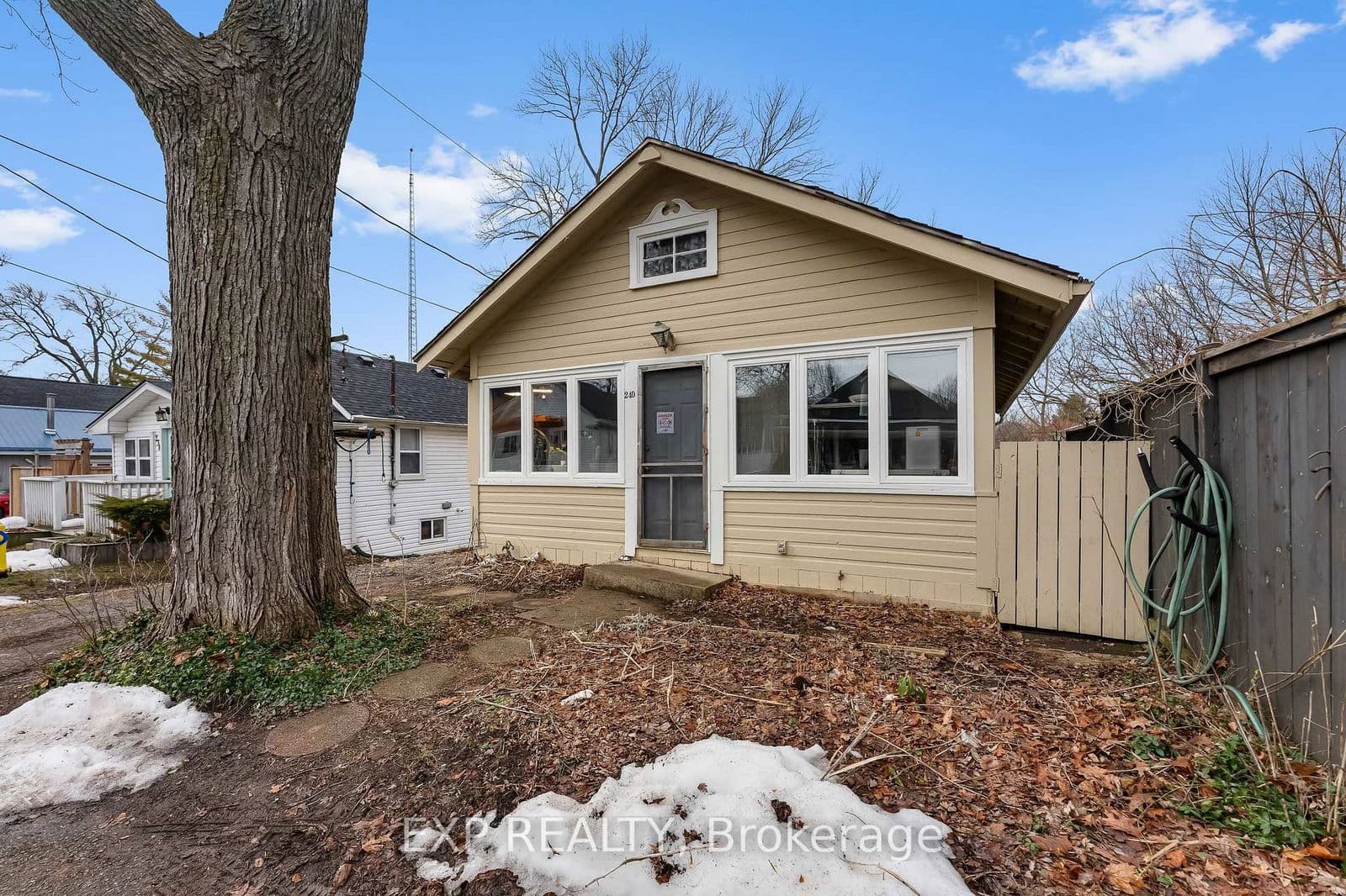 Detached at 240 LINCOLN Road, Fort Erie, ON - Photo 5 - RE/MAX Garden City Realty