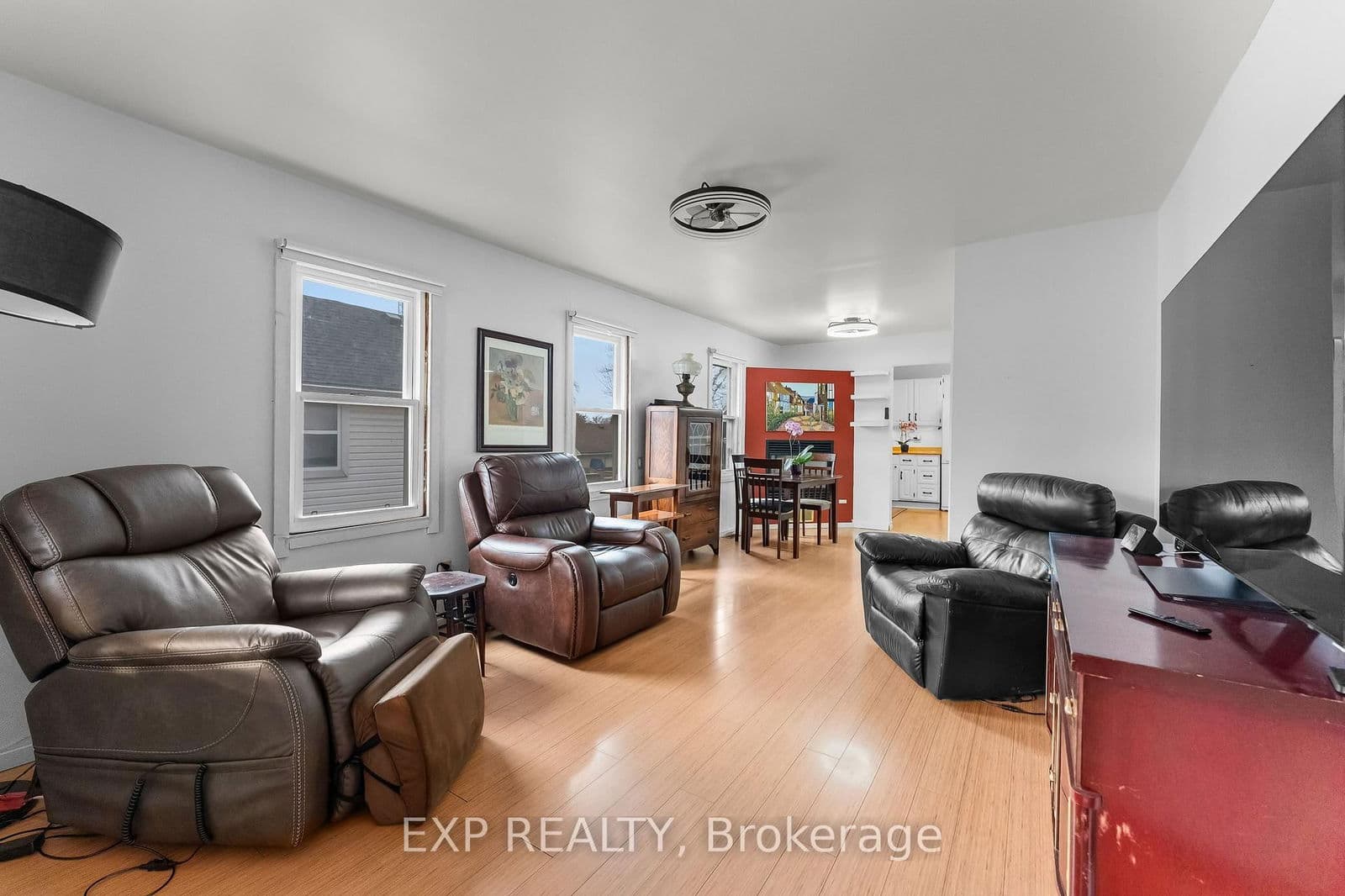 Detached at 240 LINCOLN Road, Fort Erie, ON - Photo 9 - RE/MAX Garden City Realty