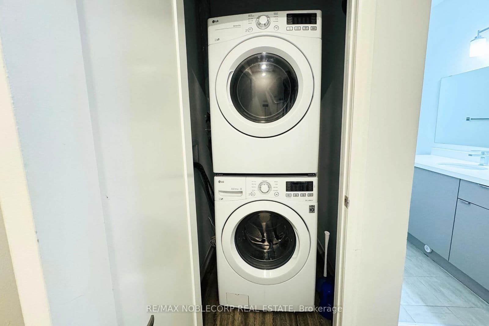 Condo Townhouse at 10- 39 Robinson Street, Grimsby, ON - Photo 12 - RE/MAX Garden City Realty