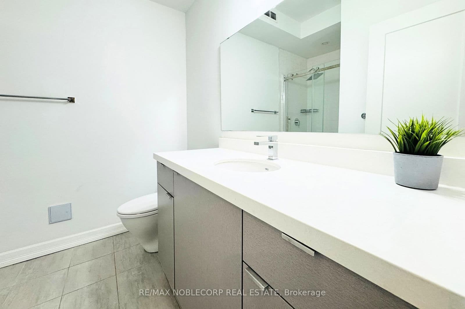 Condo Townhouse at 10- 39 Robinson Street, Grimsby, ON - Photo 14 - RE/MAX Garden City Realty