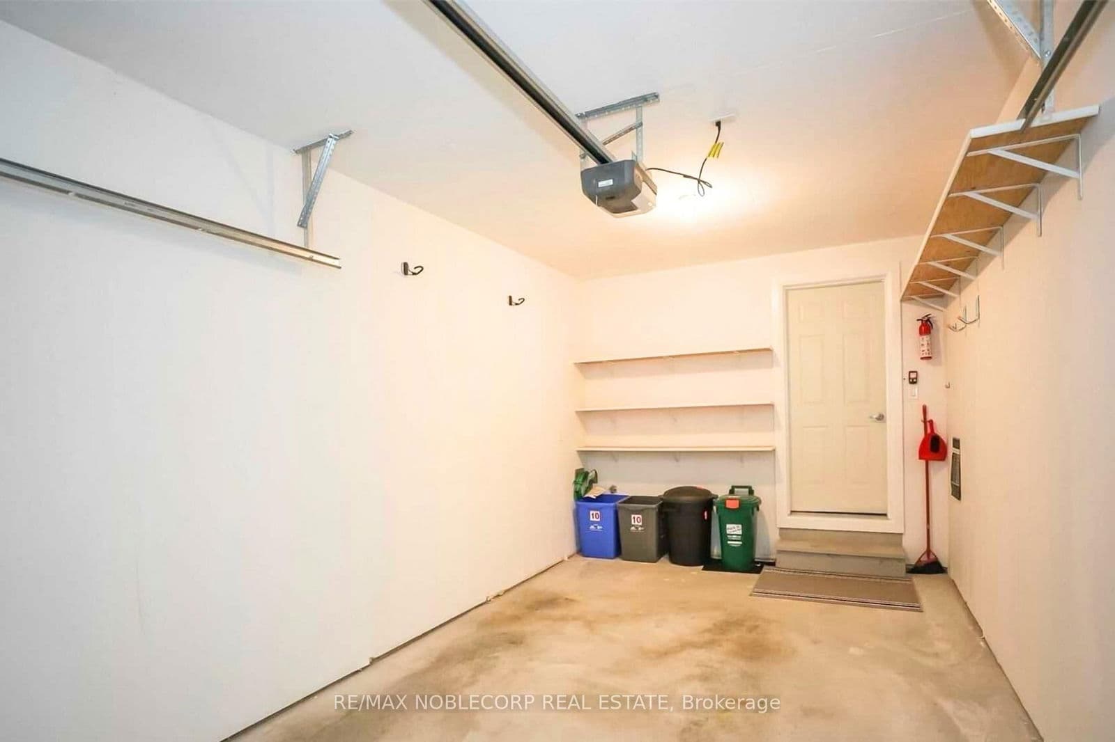 Condo Townhouse at 10- 39 Robinson Street, Grimsby, ON - Photo 15 - RE/MAX Garden City Realty