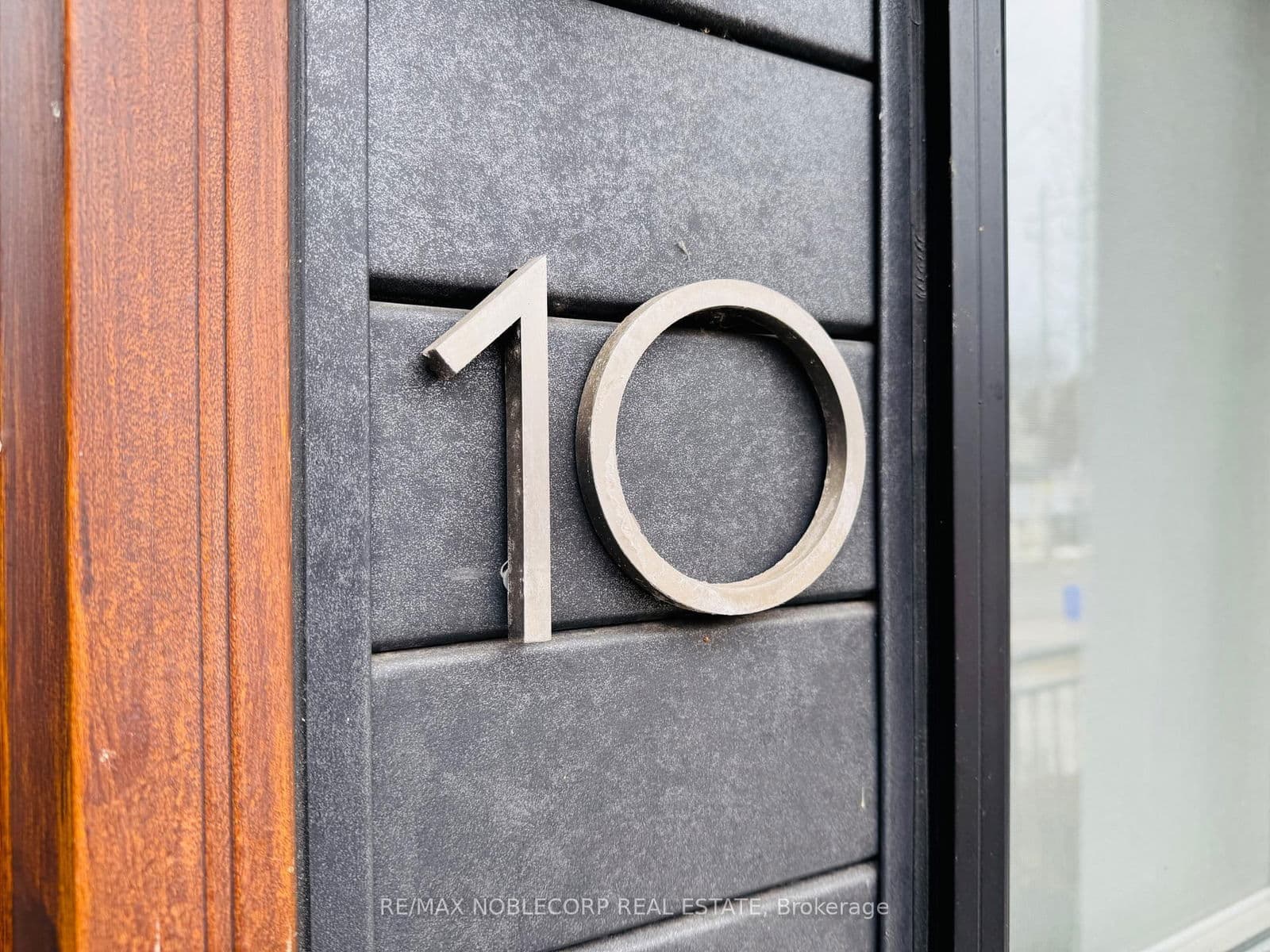 Condo Townhouse at 10- 39 Robinson Street, Grimsby, ON - Photo 4 - RE/MAX Garden City Realty