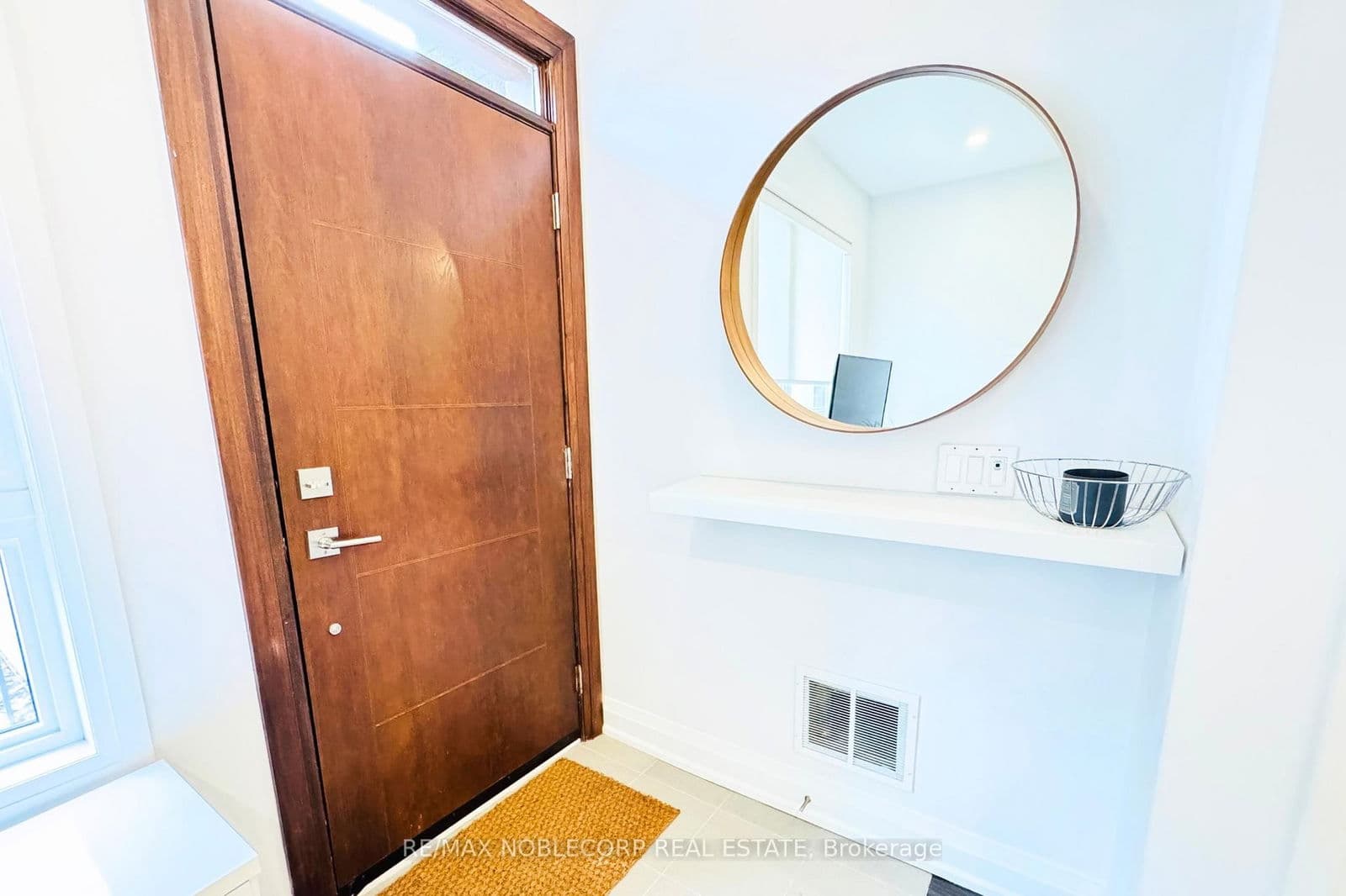 Condo Townhouse at 10- 39 Robinson Street, Grimsby, ON - Photo 5 - RE/MAX Garden City Realty