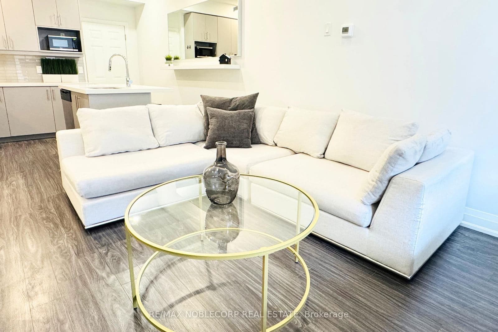 Condo Townhouse at 10- 39 Robinson Street, Grimsby, ON - Photo 6 - RE/MAX Garden City Realty