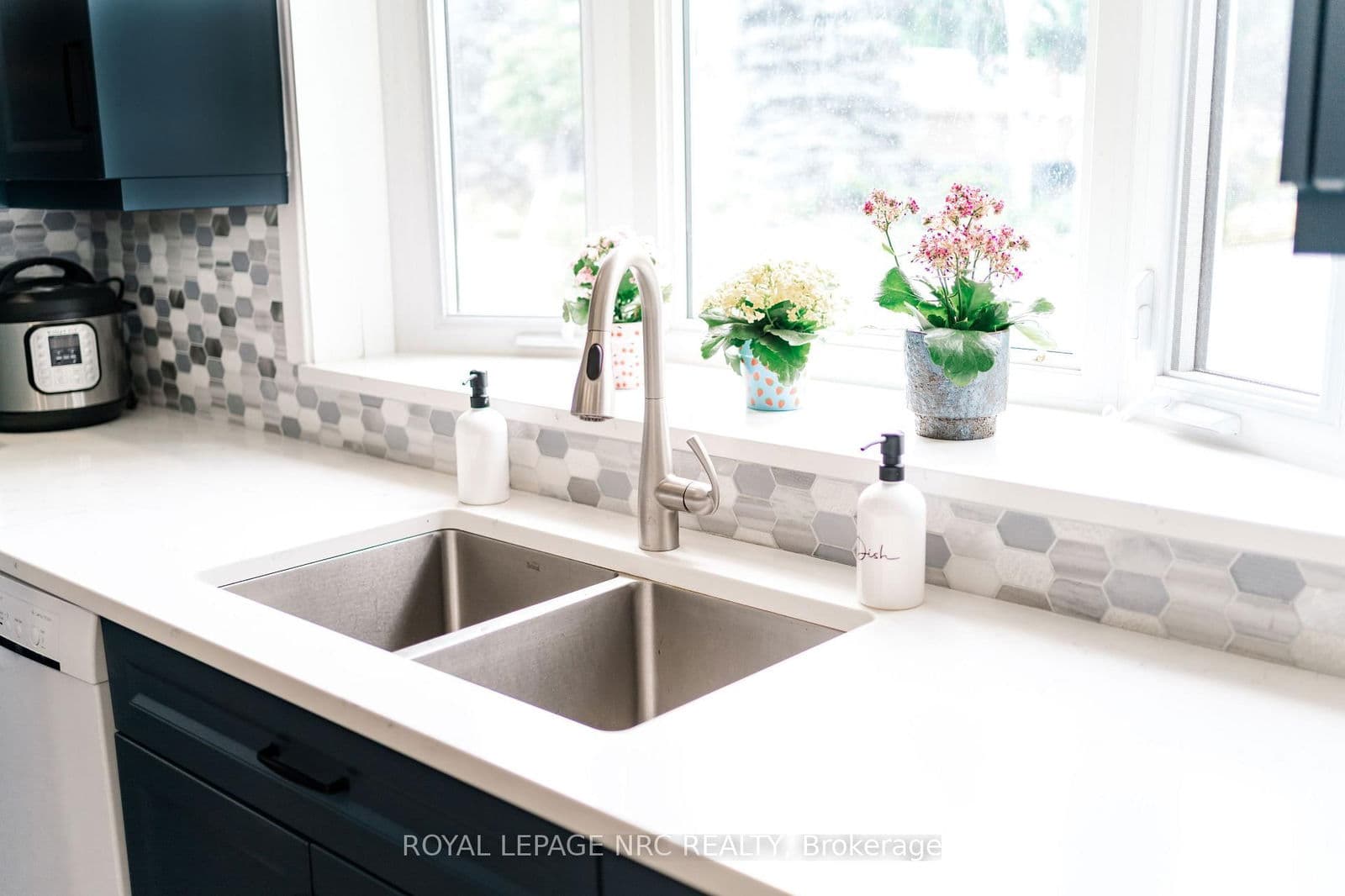 Detached at 12 Mackie Street, St. Catharines, ON - Photo 12 - RE/MAX Garden City Realty