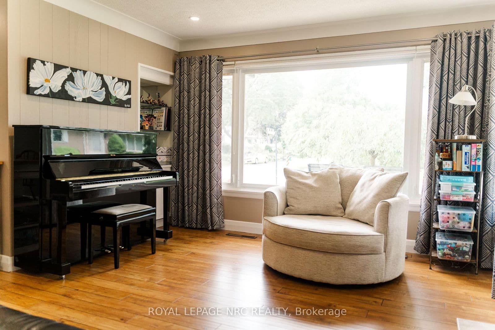 Detached at 12 Mackie Street, St. Catharines, ON - Photo 5 - RE/MAX Garden City Realty