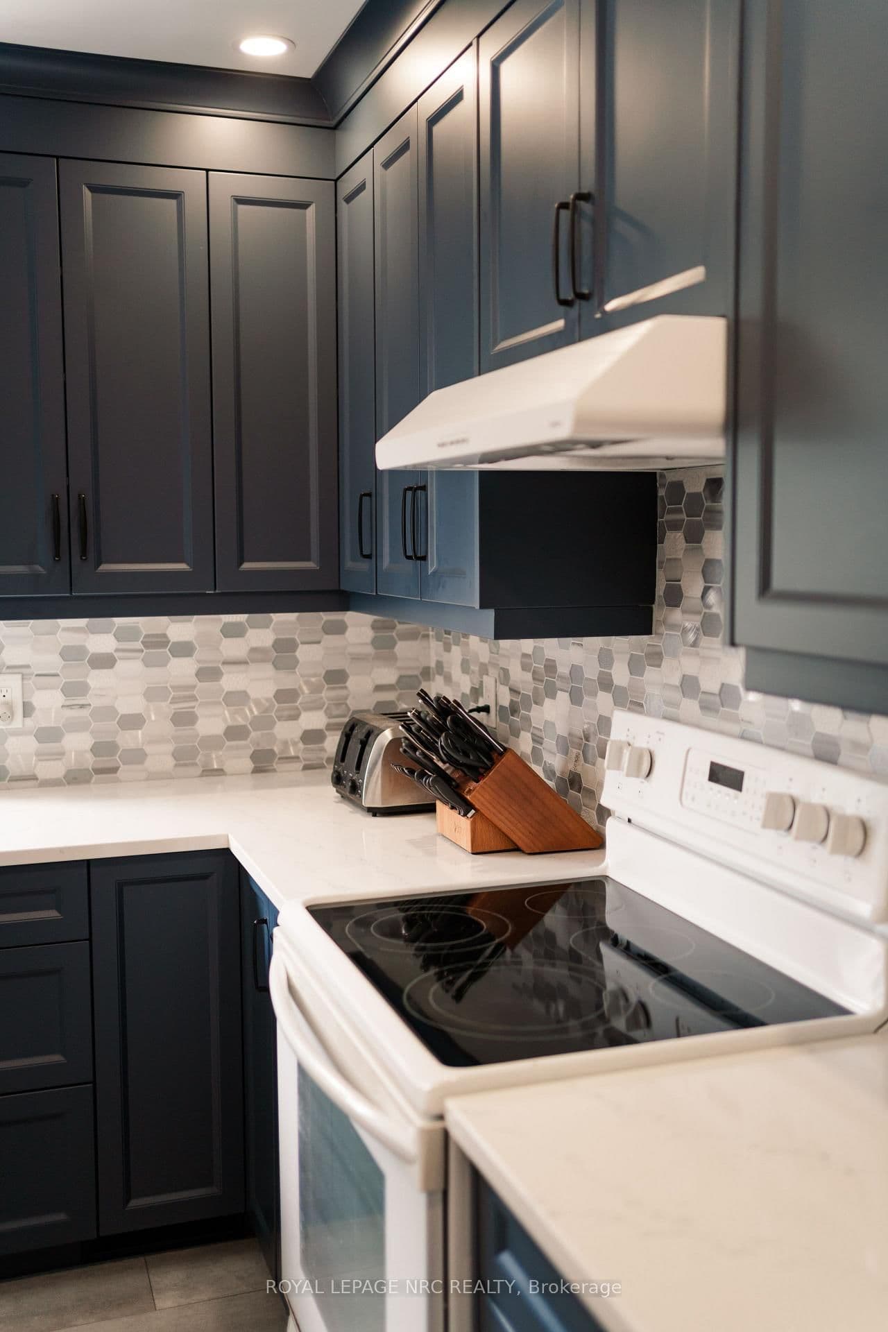 Detached at 12 Mackie Street, St. Catharines, ON - Photo 9 - RE/MAX Garden City Realty