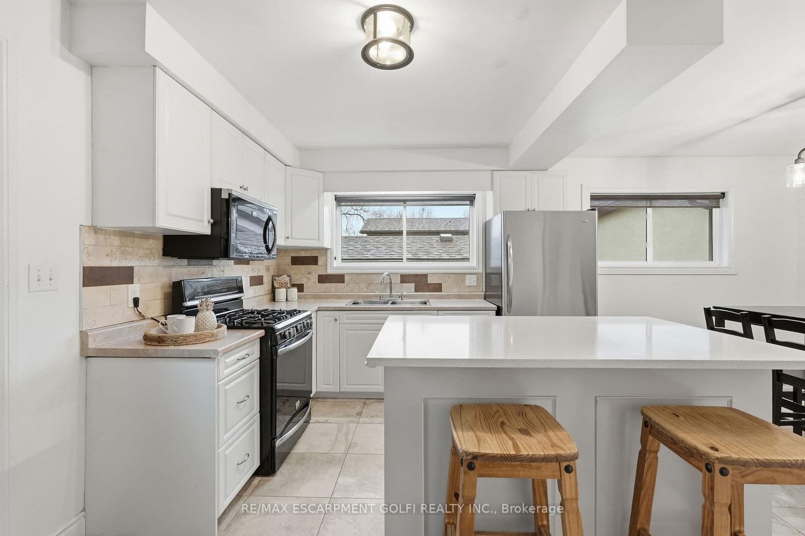 Detached at 6 Brierwood Avenue, Grimsby, ON - Photo 10 - RE/MAX Garden City Realty