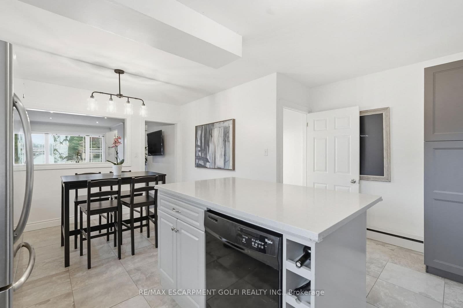 Detached at 6 Brierwood Avenue, Grimsby, ON - Photo 12 - RE/MAX Garden City Realty