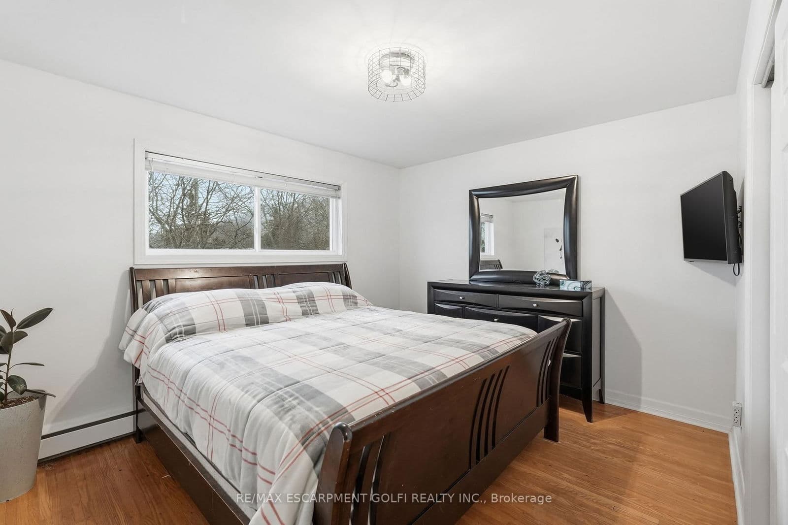 Detached at 6 Brierwood Avenue, Grimsby, ON - Photo 14 - RE/MAX Garden City Realty