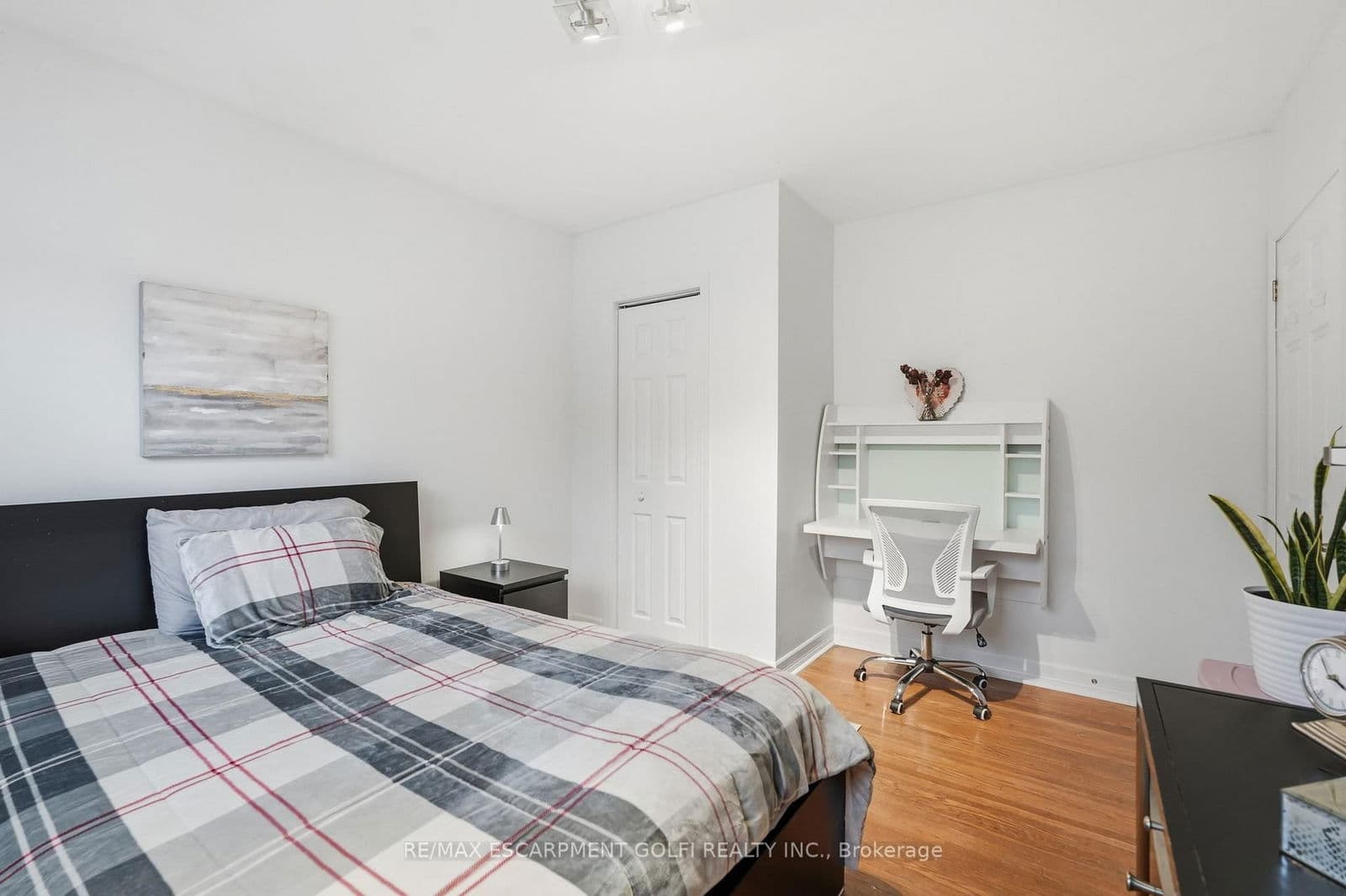 Detached at 6 Brierwood Avenue, Grimsby, ON - Photo 21 - RE/MAX Garden City Realty