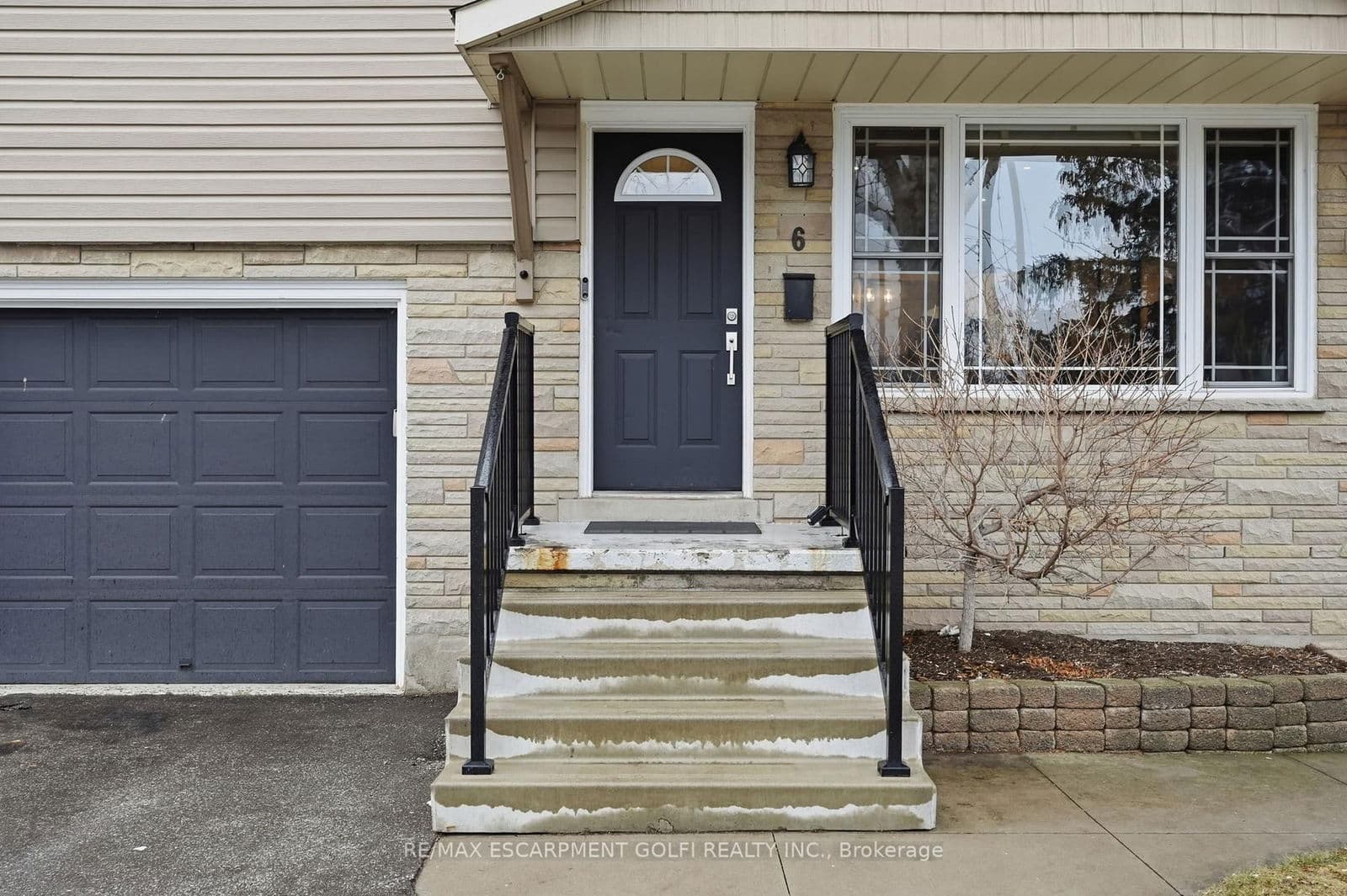 Detached at 6 Brierwood Avenue, Grimsby, ON - Photo 3 - RE/MAX Garden City Realty