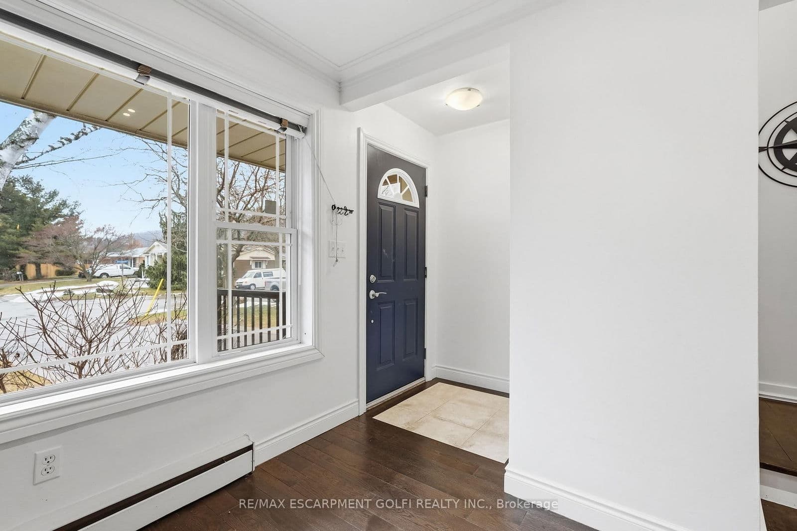 Detached at 6 Brierwood Avenue, Grimsby, ON - Photo 4 - RE/MAX Garden City Realty