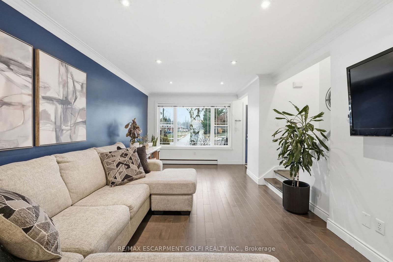 Detached at 6 Brierwood Avenue, Grimsby, ON - Photo 5 - RE/MAX Garden City Realty