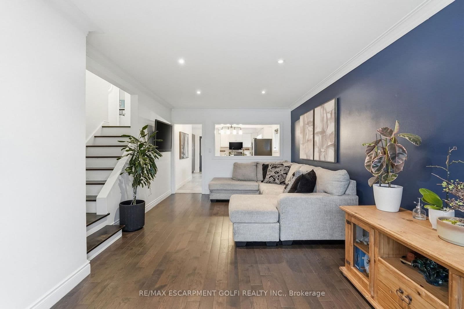 Detached at 6 Brierwood Avenue, Grimsby, ON - Photo 6 - RE/MAX Garden City Realty