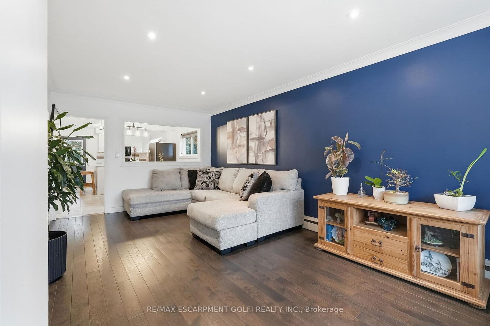 Detached at 6 Brierwood Avenue, Grimsby, ON - Photo 7 - RE/MAX Garden City Realty