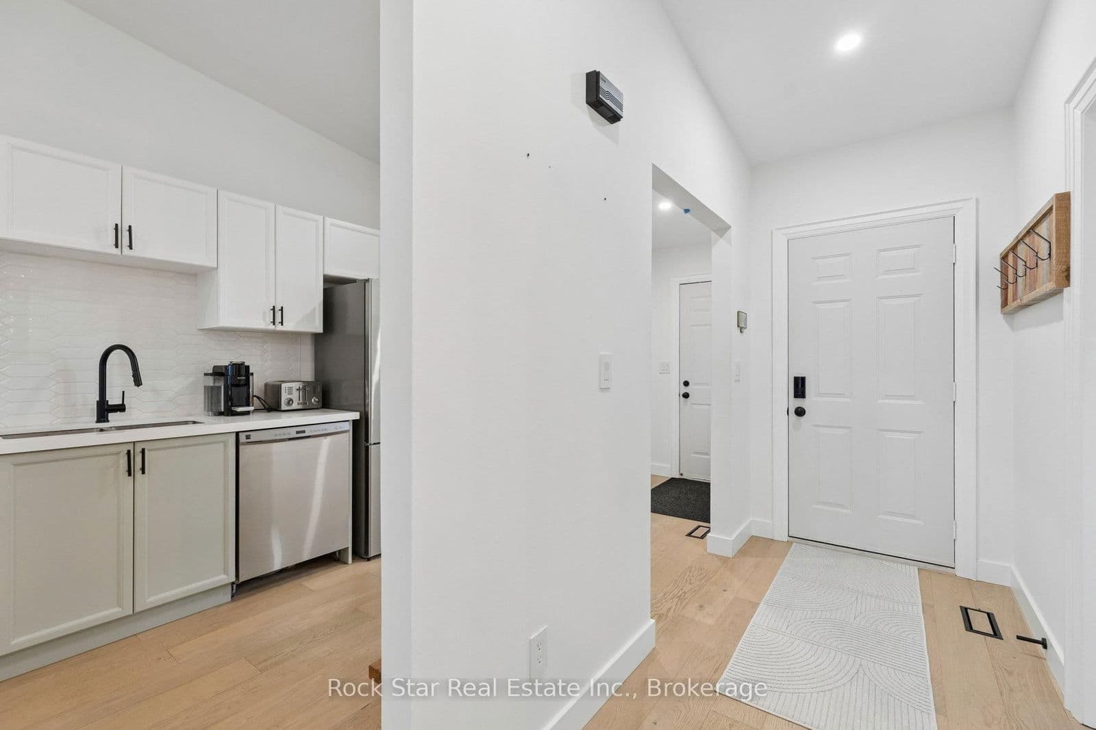 Att/Row/Townhouse at 4467 Michael Avenue, Lincoln, ON - Photo 5 - RE/MAX Garden City Realty