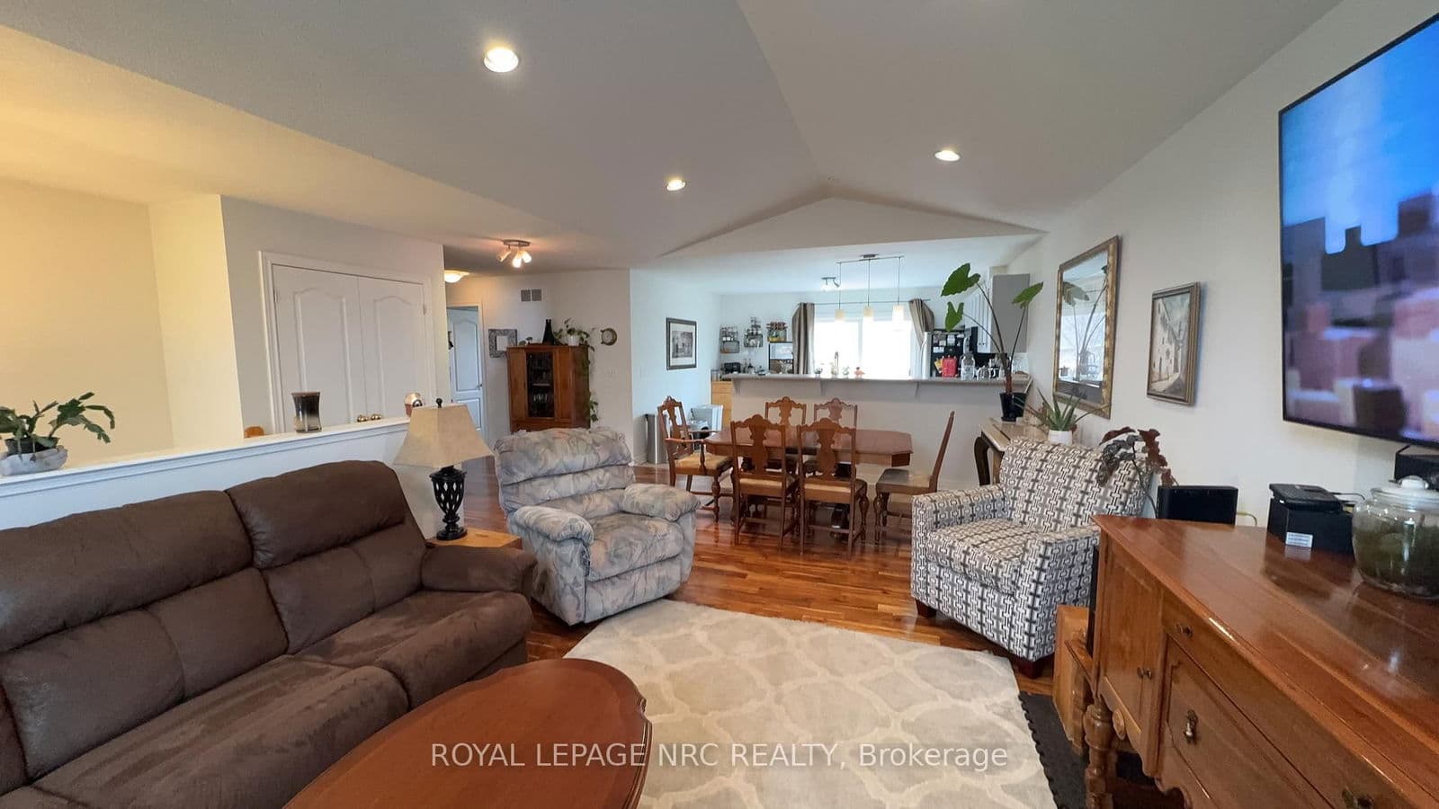 Detached at 63 Jackson Court, Welland, ON - Photo 2 - RE/MAX Garden City Realty