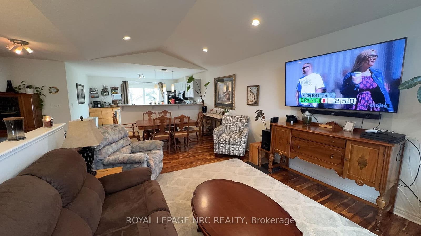 Detached at 63 Jackson Court, Welland, ON - Photo 3 - RE/MAX Garden City Realty