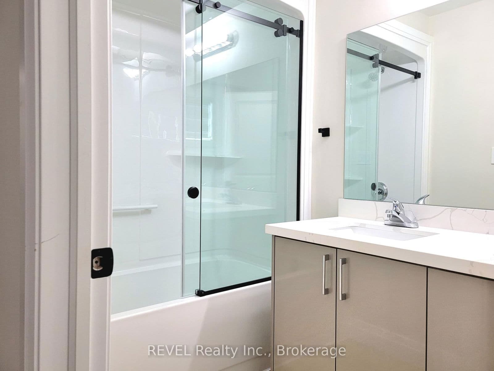 Att/Row/Townhouse at 38 Keystone Trail, Welland, ON - Photo 16 - RE/MAX Garden City Realty