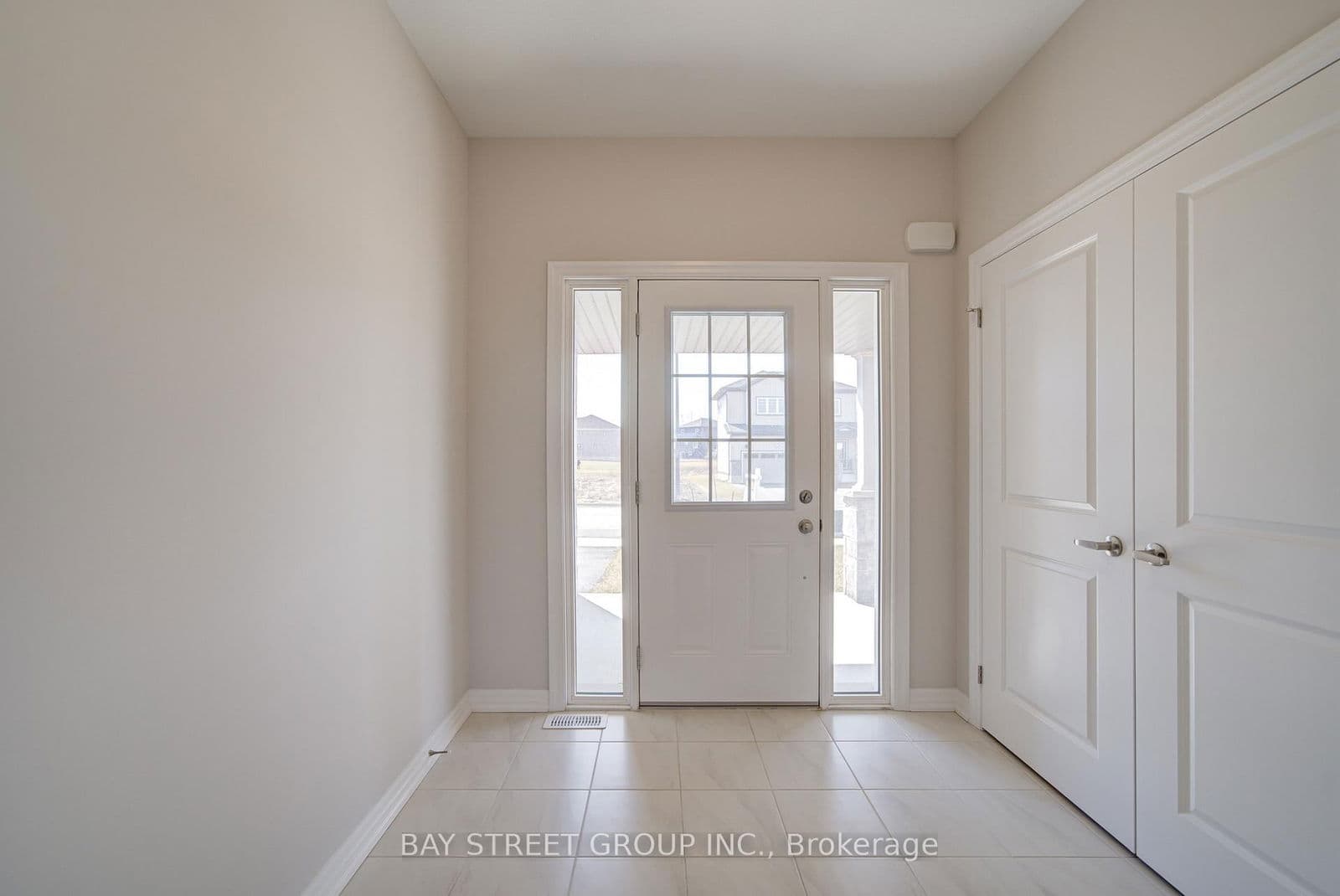 Detached at 39 Meadowlark Drive, Port Colborne, ON - Photo 3 - RE/MAX Garden City Realty