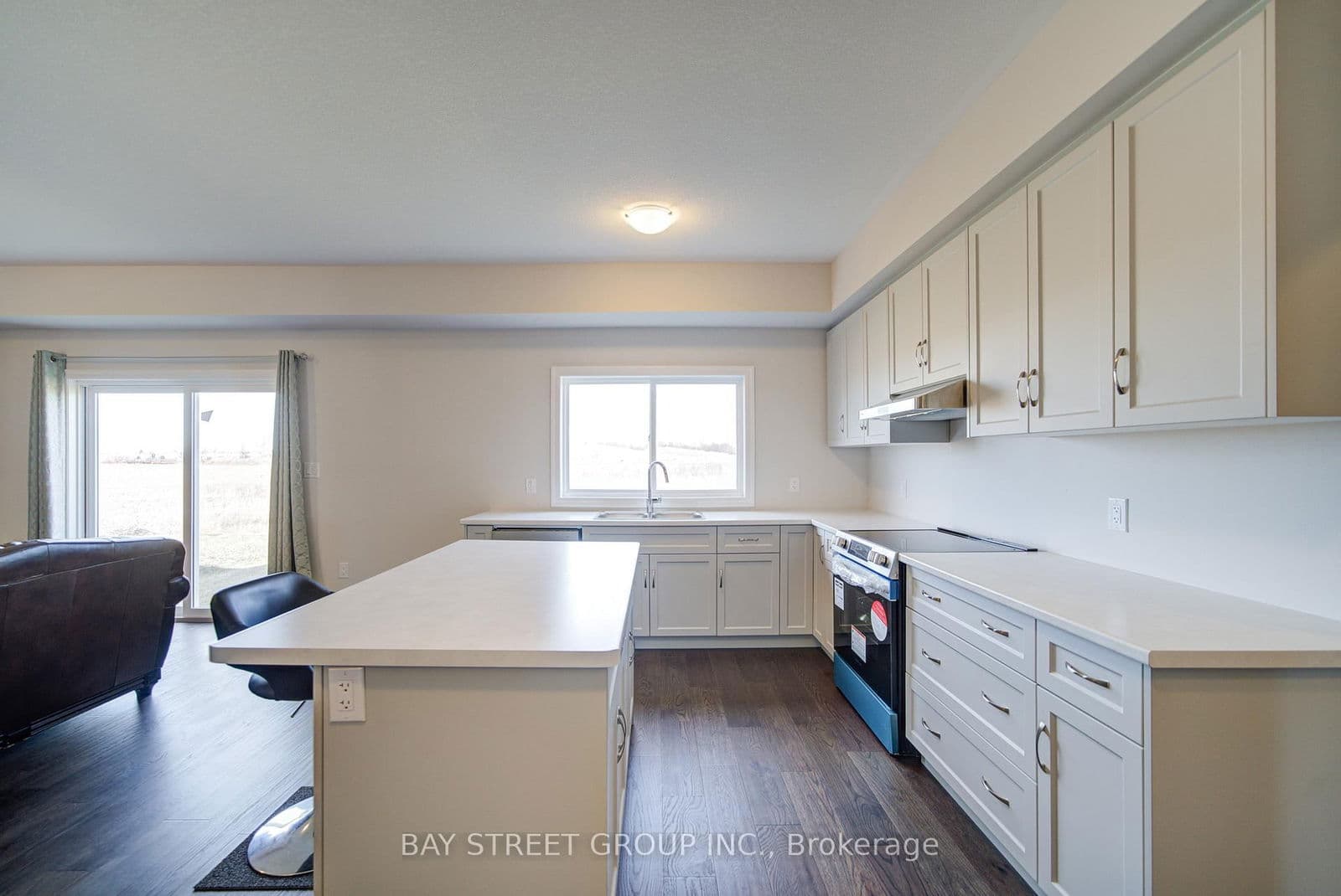 Detached at 39 Meadowlark Drive, Port Colborne, ON - Photo 9 - RE/MAX Garden City Realty