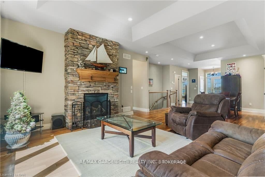 Detached at 3089 Niagara River Parkway, Fort Erie, ON - Photo 6 - RE/MAX Garden City Realty