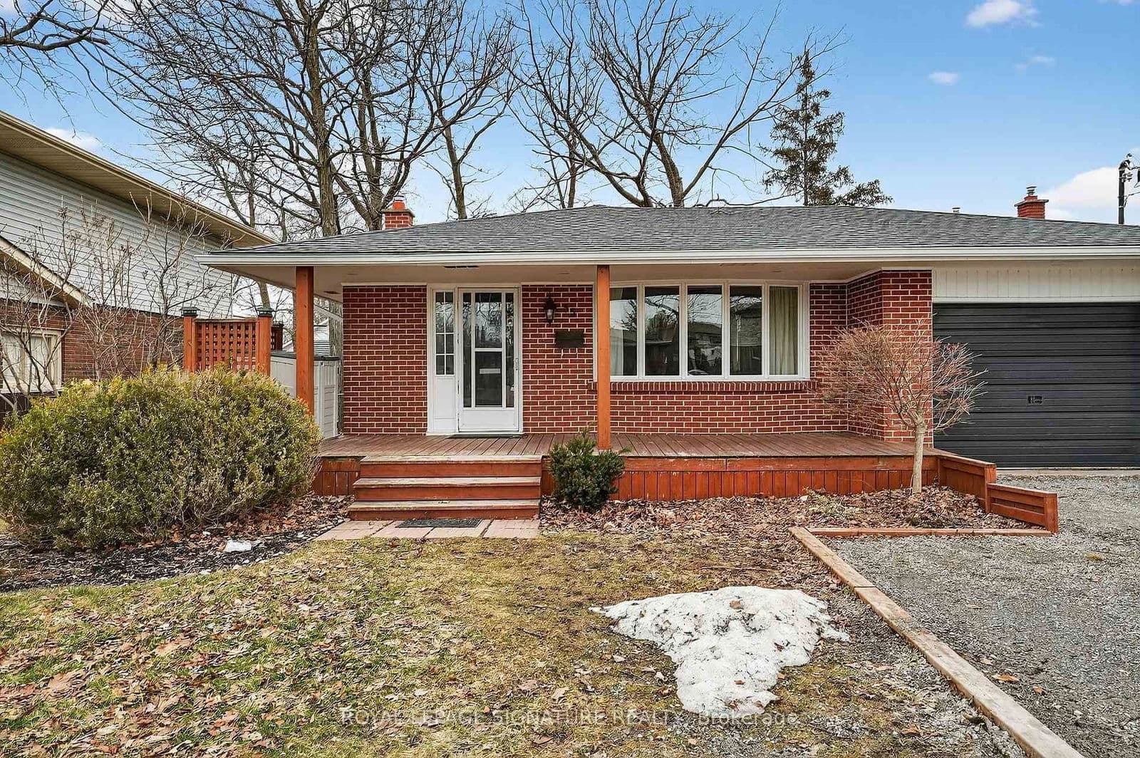 Detached at 55 BURNESS Drive, St. Catharines, ON - Photo 4 - RE/MAX Garden City Realty