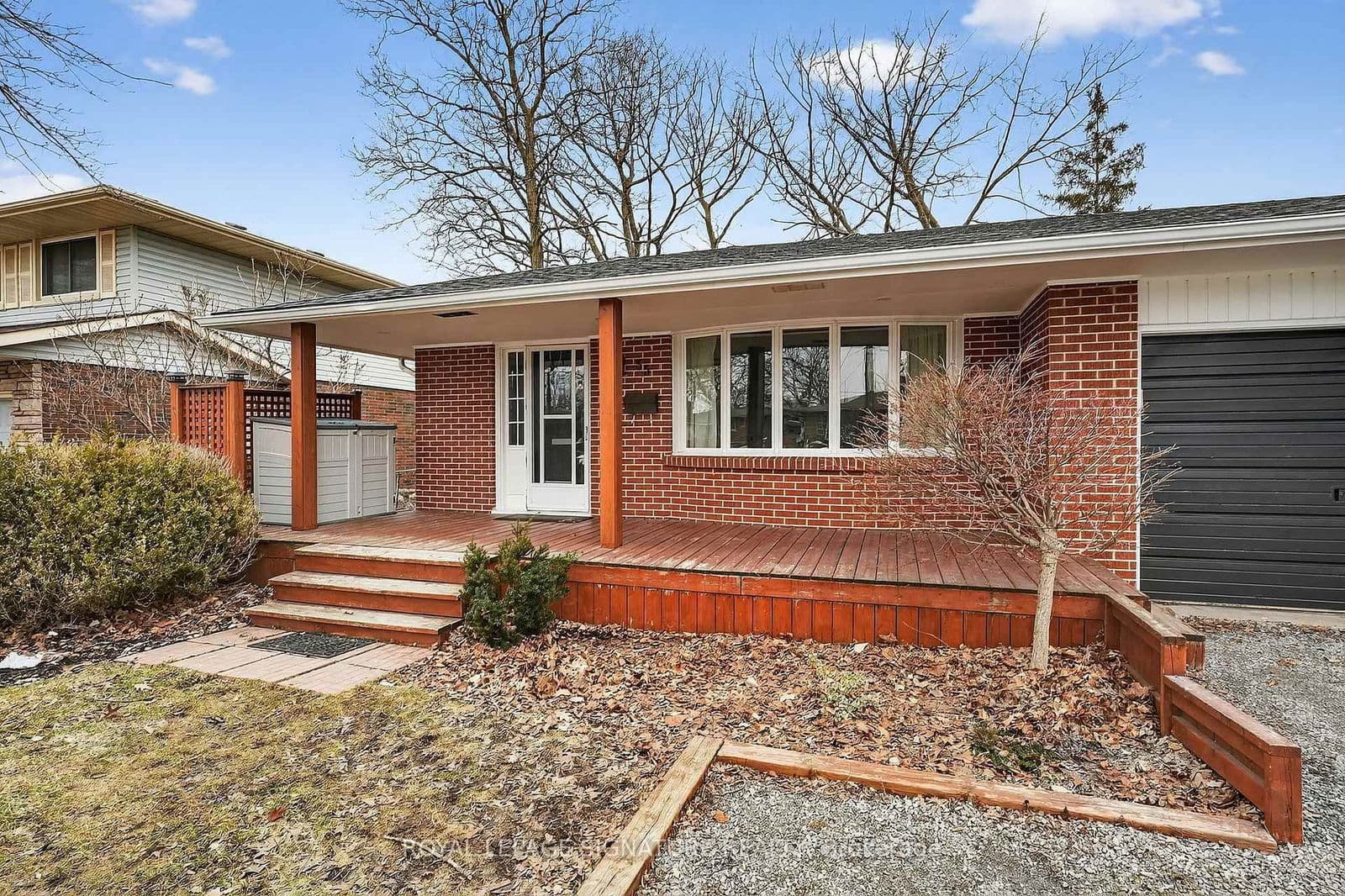 Detached at 55 BURNESS Drive, St. Catharines, ON - Photo 5 - RE/MAX Garden City Realty