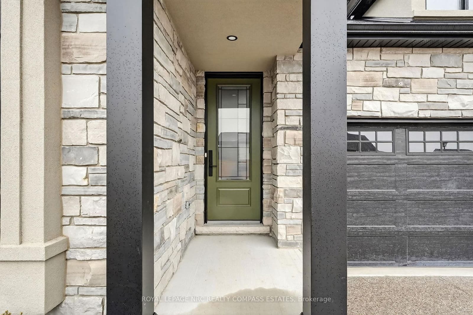 Detached at 47 Oakley Drive, Niagara-on-the-Lake, ON - Photo 4 - RE/MAX Garden City Realty