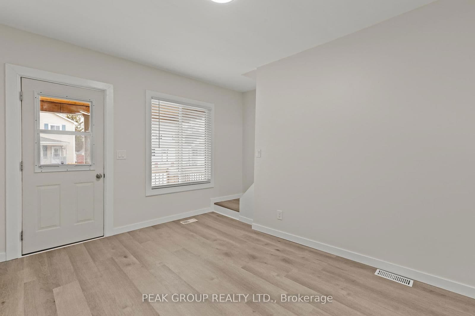 Semi-Detached at 214 Mitchell Street, Port Colborne, ON - Photo 6 - RE/MAX Garden City Realty