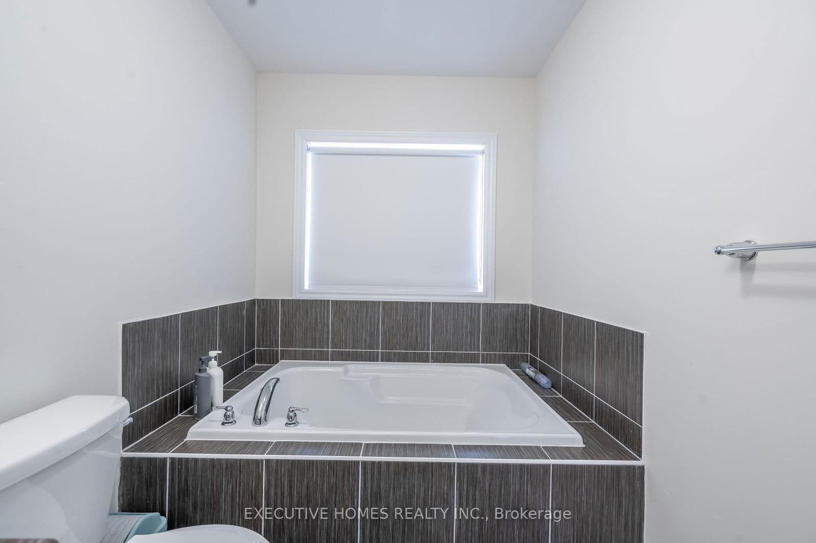 Detached at 16 Ever Sweet Way, Thorold, ON - Photo 17 - RE/MAX Garden City Realty