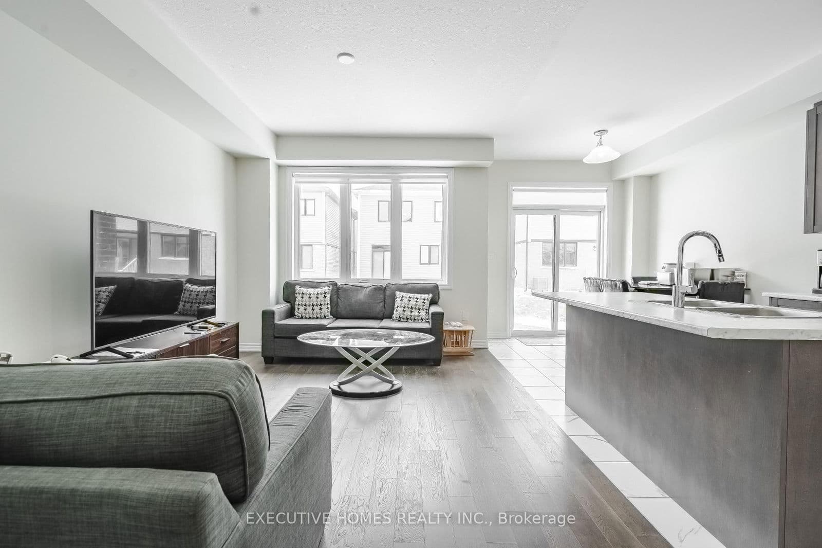 Detached at 16 Ever Sweet Way, Thorold, ON - Photo 6 - RE/MAX Garden City Realty