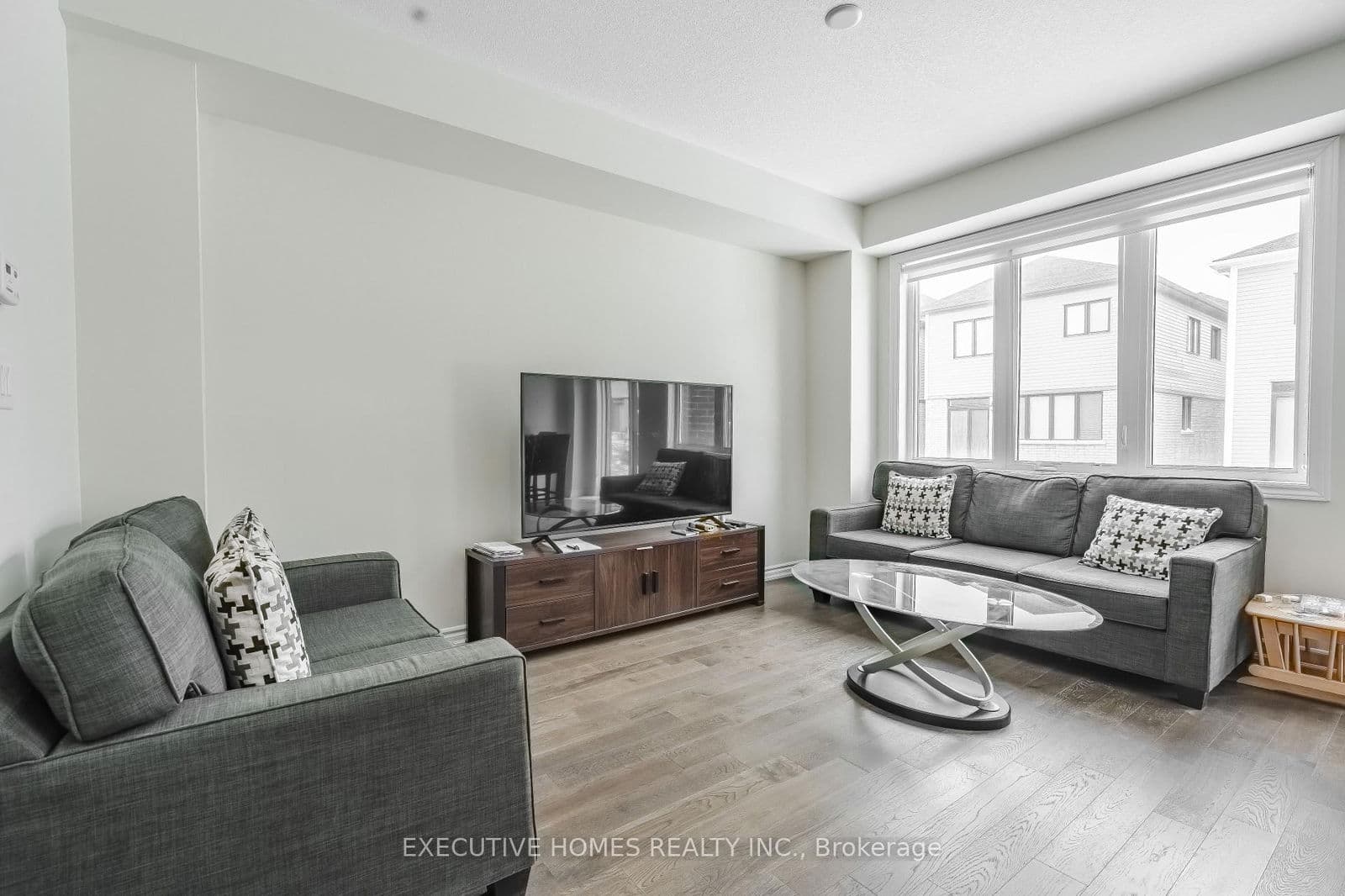 Detached at 16 Ever Sweet Way, Thorold, ON - Photo 7 - RE/MAX Garden City Realty