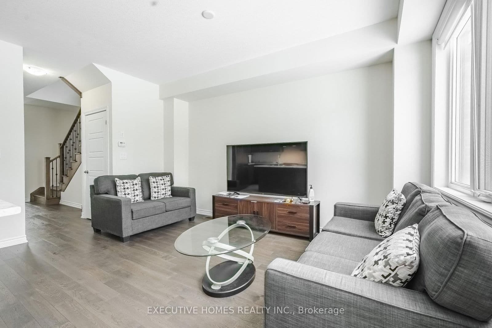 Detached at 16 Ever Sweet Way, Thorold, ON - Photo 8 - RE/MAX Garden City Realty